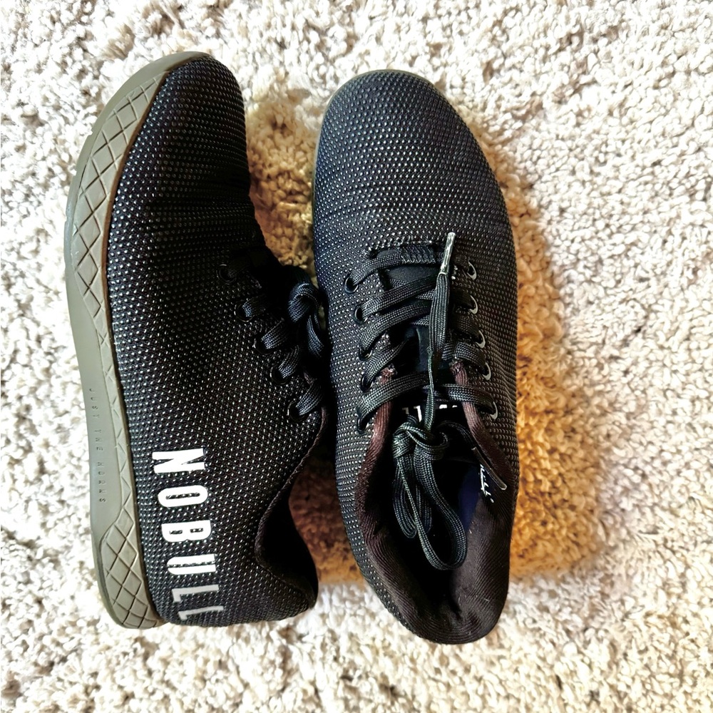 NOBULL BLACK GUM TRAINER (WOMEN'S) - 8.5 / BLACK GUM